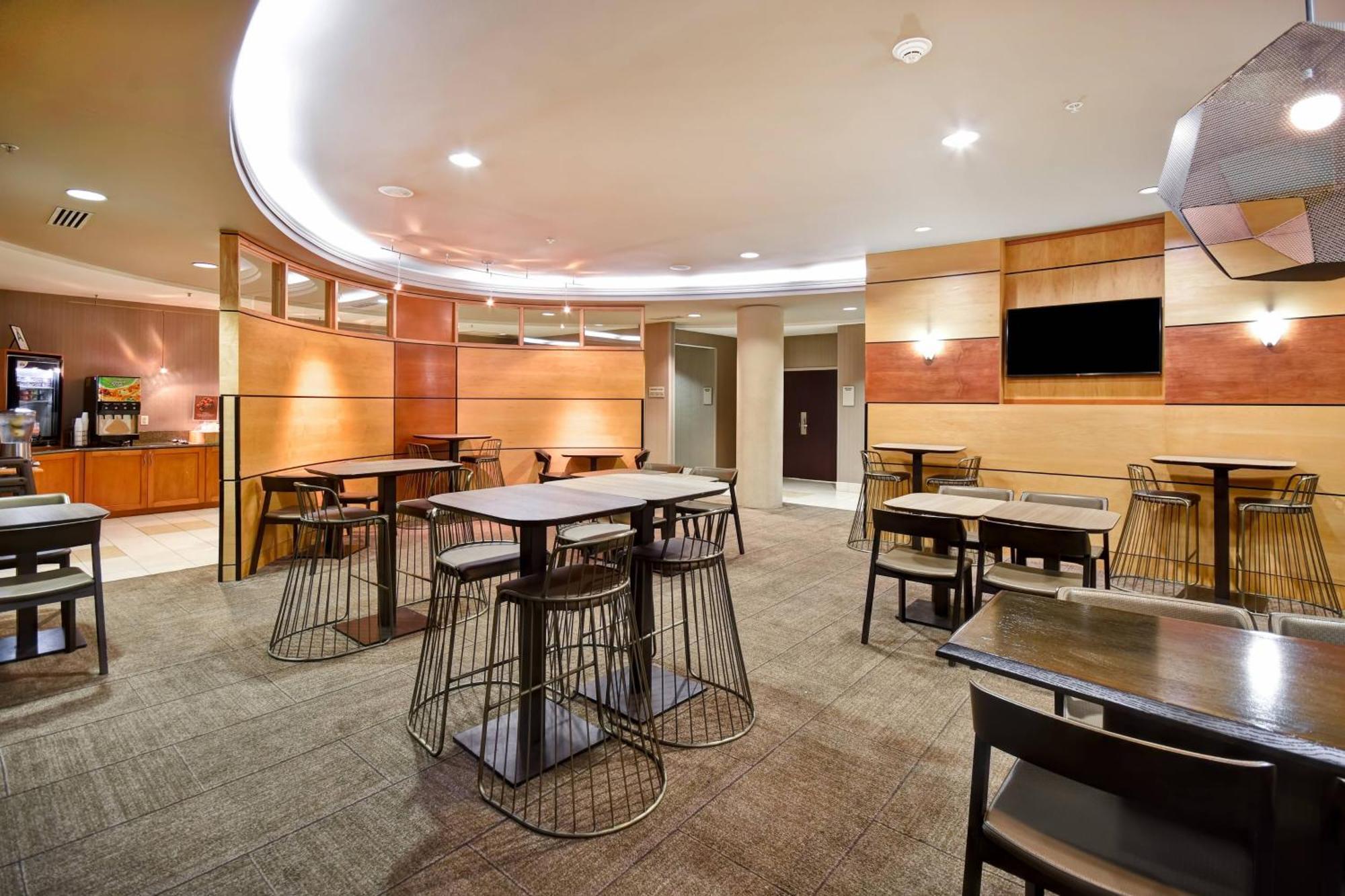 Springhill Suites Louisville Airport Екстериор снимка
